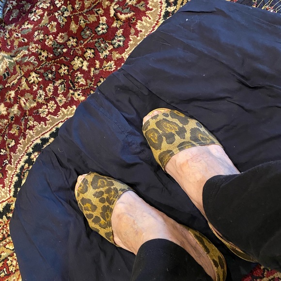 Sandals by Unisa size 9  leopard print leather dole  fabric upper - Picture 2 of 5